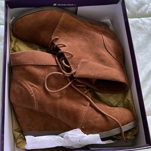 Chestnut wedge Booties